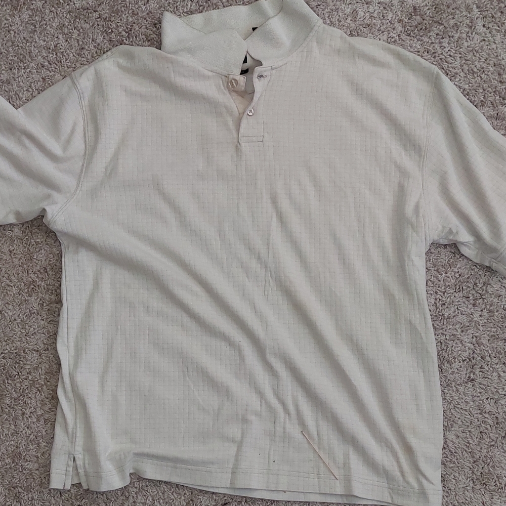 Short sleeved white t shirt